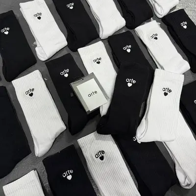 Ate Heart Socks Black/White