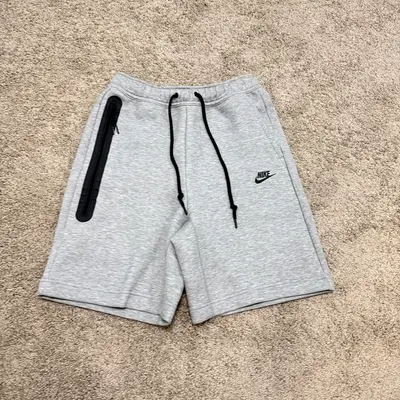 NK Tech Fleece Short Grey