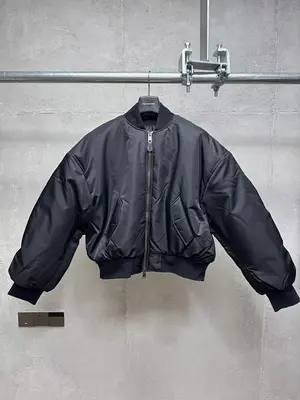 CN¥880/ €111.43【9.5/10】Street Essential Down Jacket
