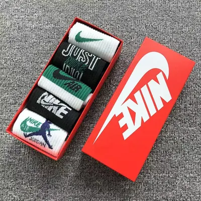 ￥69 N⭐K⭐ A⭐R J⭐R⭐AN 乔丹 SOCKS 210252018