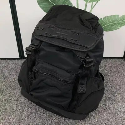 ￥198 DIESEL BAG 111261475 (长19CM*宽9CM*高27CM)