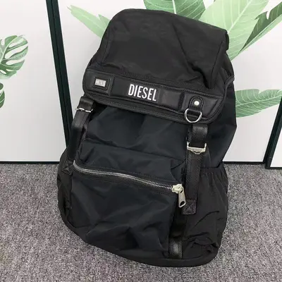 ￥228 DIESEL BAG 111261575 (长24CM*宽14CM*高35CM)