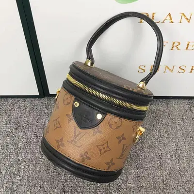 ￥438 L⭐ BAG 412166124 (长13CM*宽13CM*高14CM)