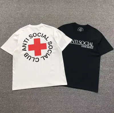 ￥85 ANTI SOCIAL SOCIAL CLUB T-SHIRT 412222002（im 170cm 57kg i wear size M in the phot）