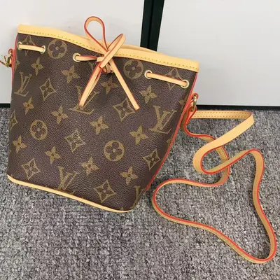 ￥468 L⭐ BAG 412231424 (长22CM*宽10CM*高16CM)