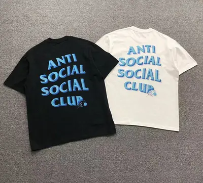￥85 ANTI SOCIAL SOCIAL CLUB T-SHIRT 312231302（im 170cm 57kg i wear size L in the phot）