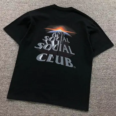 ¥85 ANTI SOCIAL SOCIAL CLUB T-SHIRT 31142202(im 170cm 57kg i wear size L in the phot)
