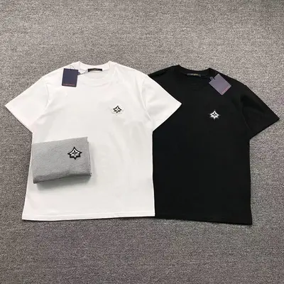 ¥128 L⭐ T-SHIRT 411187121(im 170cm 57kg i wear size M in the phot)