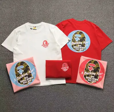 ¥78 BAPE T-SHIRT 1102090542(im 170cm 55kg i wear size S in the phot)