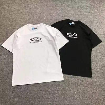 ¥108 VETEMENTS T-SHIRT 502110128(im 170cm 57kg i wear size M in the phot)