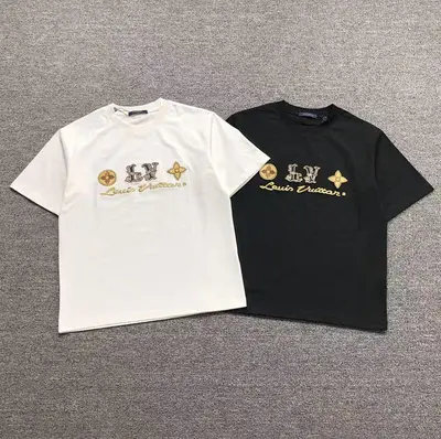 ¥ 158 L⭐ T-SHIRT 502130401(im 170cm 57kg i wear size S in the phot)