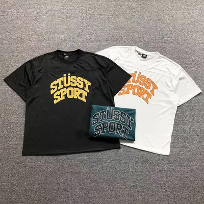 ¥108 STUSSY T-SHIRT 502251577(im 170cm 55kg i wear size S in the phot)