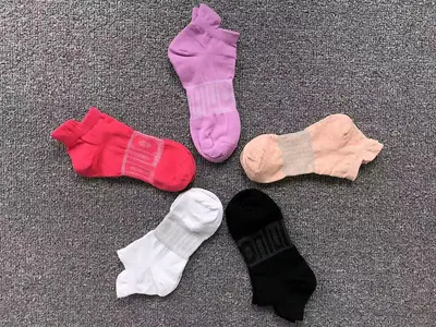 ￥75 LULULEMON SOCKS 213230618