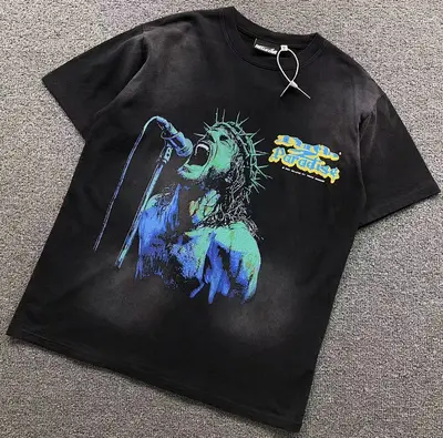 ¥135 HELLSTAR T-SHIRT 3104303072(im 170cm 60kg i wear size M in the phot)