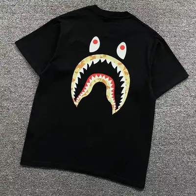 ¥85 BAPE T-SHIRT 4105031098(im 170cm 60kg i wear size S in the phot)