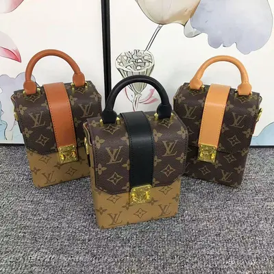 ￥135 L⭐ BAG 4105052513 ( 长13CM*宽7CM*16CM)