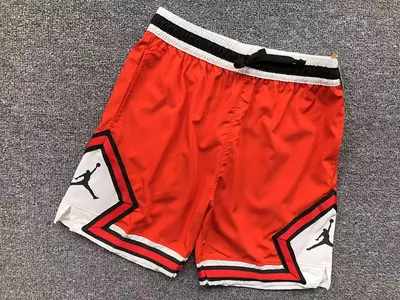 ￥85 NBA BASKETBALL SHORTS 31051527002（im 170cm 60kg i wear size L in the phot）