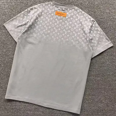 ¥108 L⭐ T-SHIRT 505281170(im 170cm 60kg i wear size M in the phot)