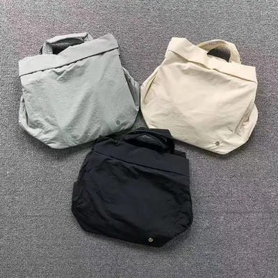 ￥218 LULULEMON BAG 4106031577 ( 长45CM*宽25CM*高39CM)