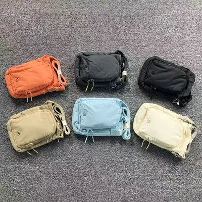 ￥128 LULULEMON BAG 4106032777 ( 长16CM*宽7CM*高20CM)