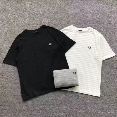 ¥115 FRED PERRY T-SHIRT 41061066123(im 170cm 60kg i wear size L in the phot)