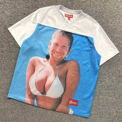 ￥178 S⭐⭐R⭐⭐E T-SHIRT 1106134033（im 170cm 60kg i wear size M in the phot）