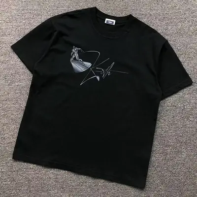 ￥95 KITH T-SHIRT（im 170cm 60kg i wear size L in the phot）