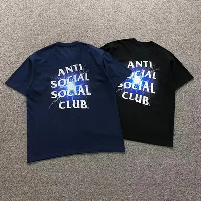 ￥85 ANTI SOCIAL SOCIAL CLUB T-SHIRT 218222102（im 170cm 55kg i wear size M in the phot）