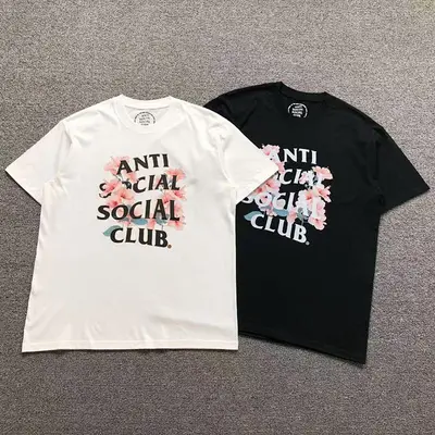 ¥85 ANTI SOCIAL SOCIAL CLUB T-SHIRT 218222002(im 170cm 60kg i wear size L in the phot)