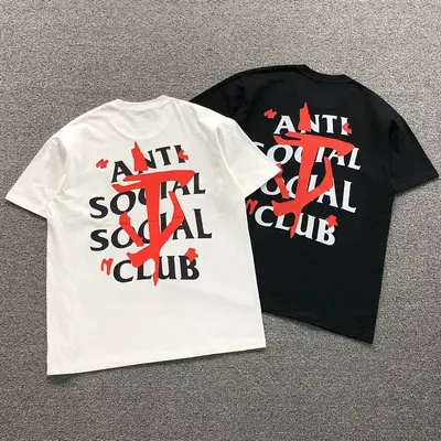 ￥85 ANTI SOCIAL SOCIAL CLUB T-SHIRT 3108270802（im 170cm 60kg i wear size L in the phot）