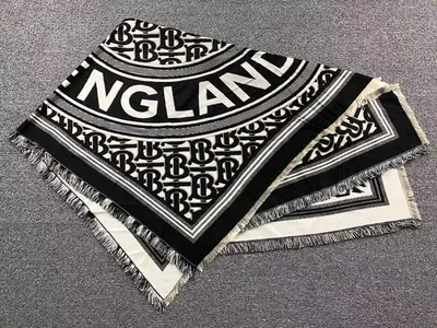 ￥115 B⭐R⭐E⭐RY SCARF 582801102 (长140CM*宽140CM*)