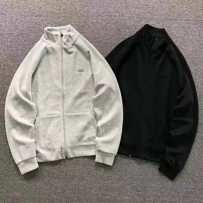 ¥188 LACOSTE HOODIE 22082619001(im 170cm 60kg i wear size M in the phot)