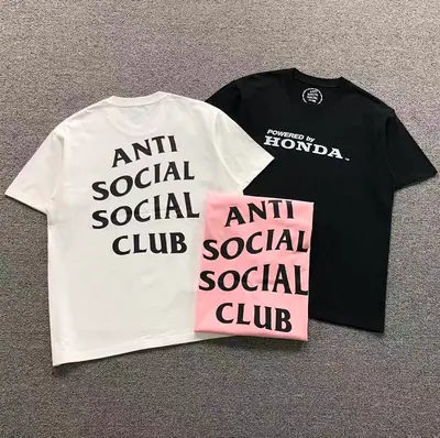 ￥85 ANTI SOCIAL SOCIAL CLUB T-SHIRT 1109052002（im 170cm 60kg i wear size L in the phot）