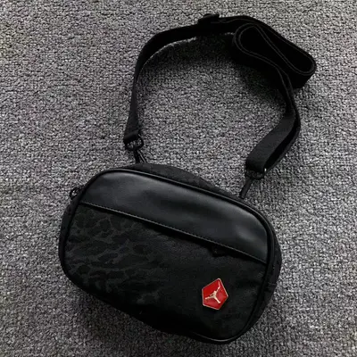 ¥95 A⭐R J⭐R⭐AN BAG 4109110913 ( 长22CM*宽6CM*高13CM)