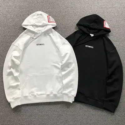 ¥158 VETEMENTS HOODIE 41091522145(im 170cm 60kg i wear size S in the phot)