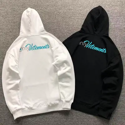 ¥158 VETEMENTS HOODIE 41091510145(im 170cm 60kg i wear size S in the phot)