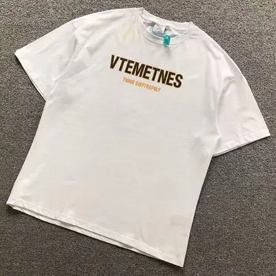 ￥88 VETEMENTS T-SHIRT 41091602145（im 170cm 60kg i wear size S in the phot）