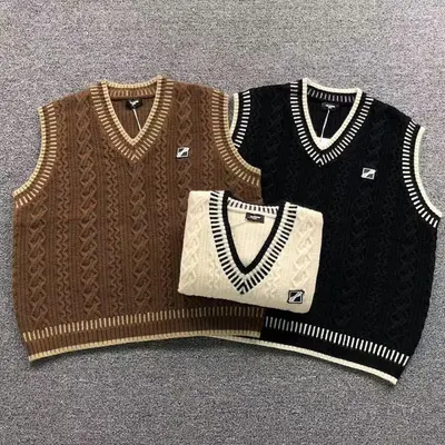 ￥138 WE11 ⭐⭐NE SWEATER VEST 3109170517（im 170cm 60kg i wear size S in the phot）