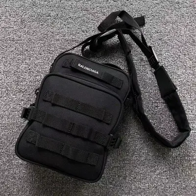 ￥368 B⭐L⭐⭐⭐IA⭐A BAG 219224701 ( 长16CM*宽7CM*高23CM)