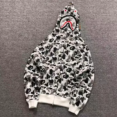 ¥175 BAPE HOODIE 3110292517(im 170cm 60kg i wear size M in the phot)