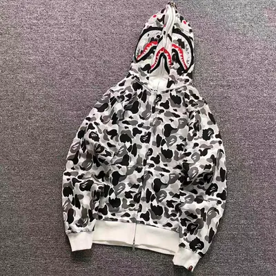 ¥215 BAPE HOODIE 3110292417