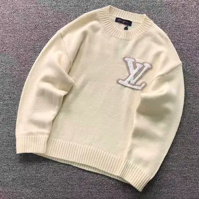 ¥185 L⭐ SWEATER 21110505001(im 170cm 60kg i wear size S in the phot)