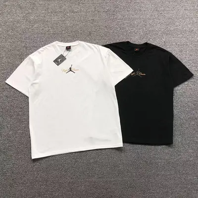 ¥85 A⭐R J⭐R⭐AN T-SHIRT 2111052401(im 170cm 60kg i wear size M in the phot)