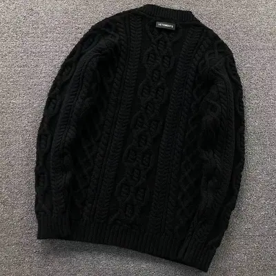 ￥195 VETEMENTS SWEATER 41111410145（im 170cm 60kg i wear size S in the phot）
