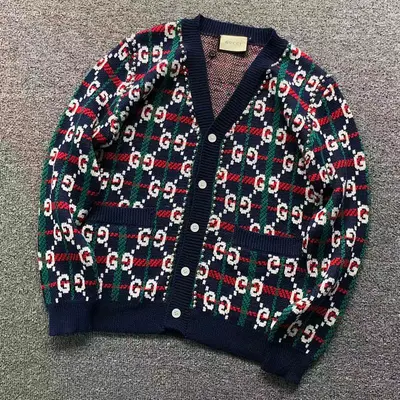 ￥185 G⭐C⭐I SWEATER 4112606146（im 170cm 60kg i wear size L in the phot）