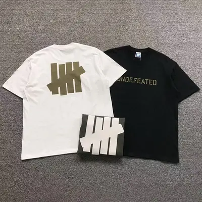 ￥85 UNDEFEATED T-SHIRT 1112112002（im 170cm 60kg i wear size L in the phot）