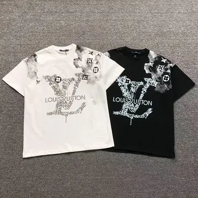 ¥158 L⭐ T-SHIRT 3112131701(im 170cm 60kg i wear size S in the phot)