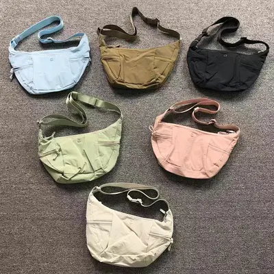 ￥98 LULULEMON BAG 412170213 ( 长34CM*宽5CM*高20CM)