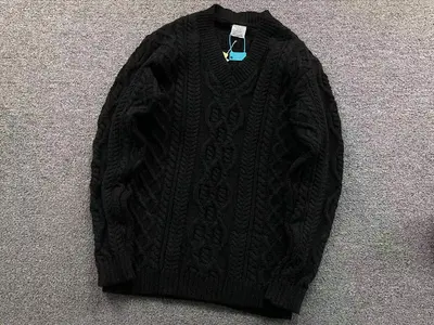 ¥235 VETEMENTS SWEATER 4201100728(im 170cm 60kg i wear size M in the phot)