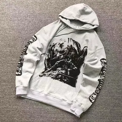 ¥185 VETEMENTS HOODIE 4201100928 (im 170cm 60kg i wear size M in the phot)